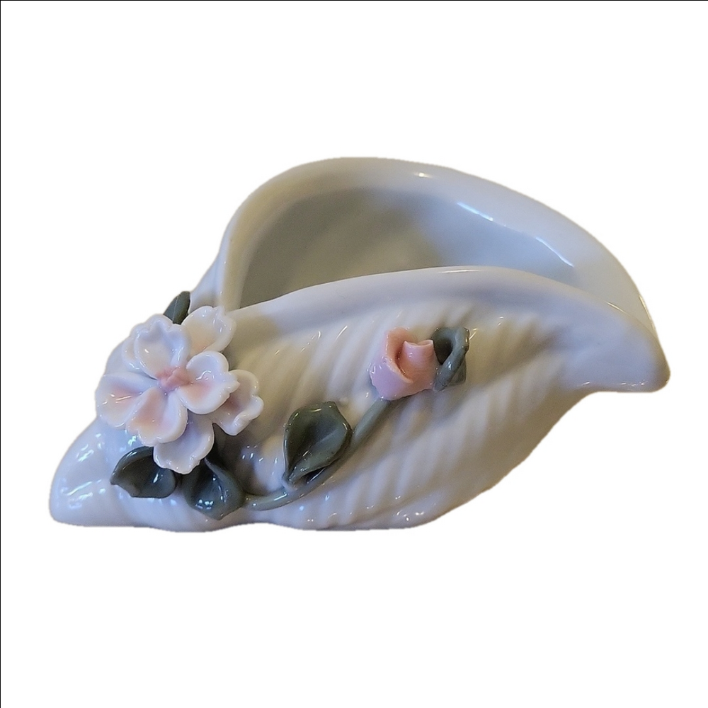 Lefton clamshell porcelain trinket Dish